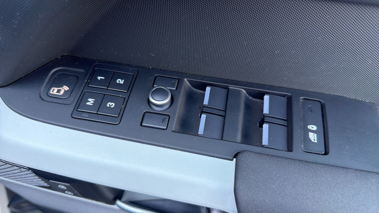 Land Rover Defender 2.0 D240 SE 110 5dr Auto Diesel Estate